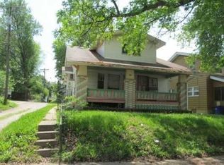 637 W Cushing St, Decatur, IL 62526