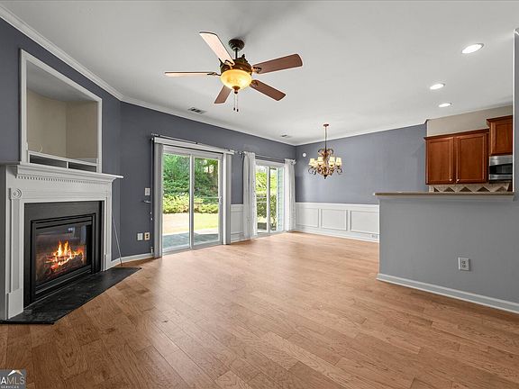3rd image of 3350 Thornbridge Dr