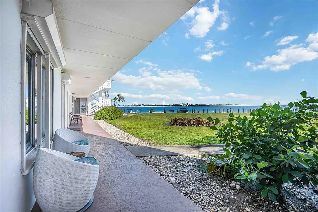 Building Photo - 765 John Ringling Blvd #5