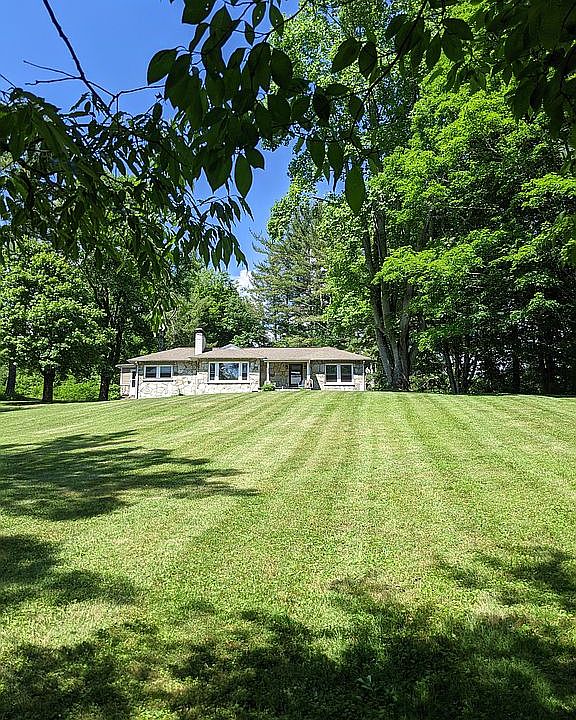 Front view of beautiful yard