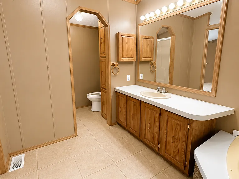 925 N Wesley St — Photo 15