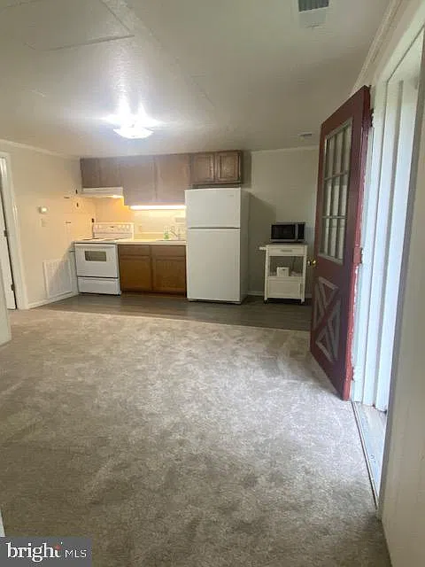1 bed, 1.0 bath, 335 sqft, $1,050 — Photo 3