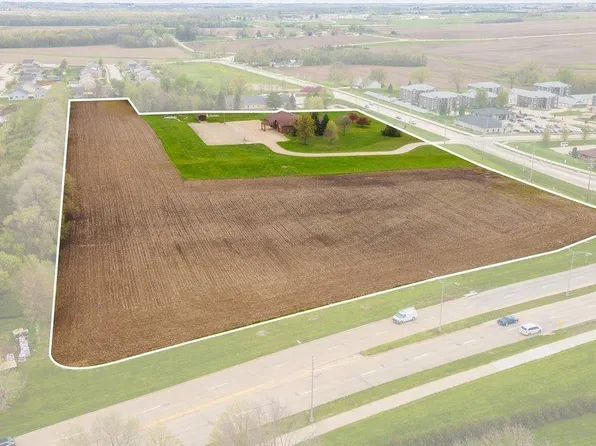 4616 Cedar Heights Dr, Cedar Falls, IA 50613
