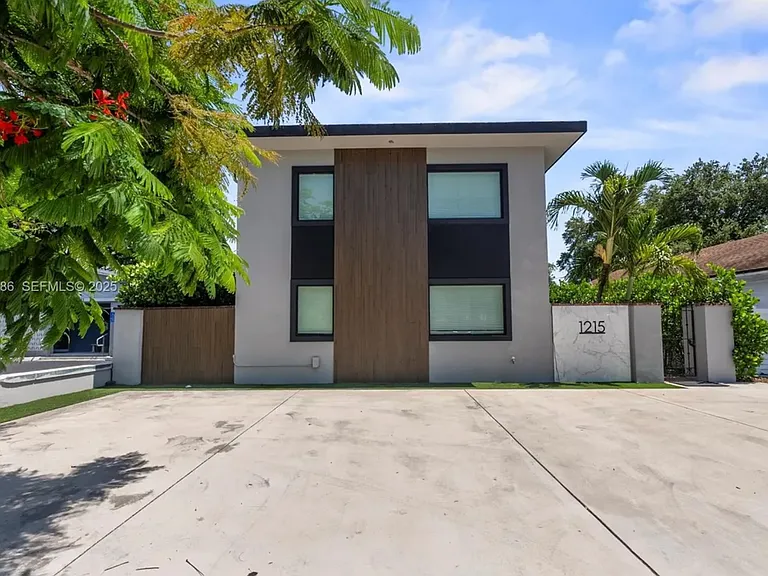 1215 E Broward Blvd #4 — Photo 14