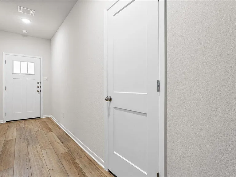 2720 Fox River Dr — Photo 3