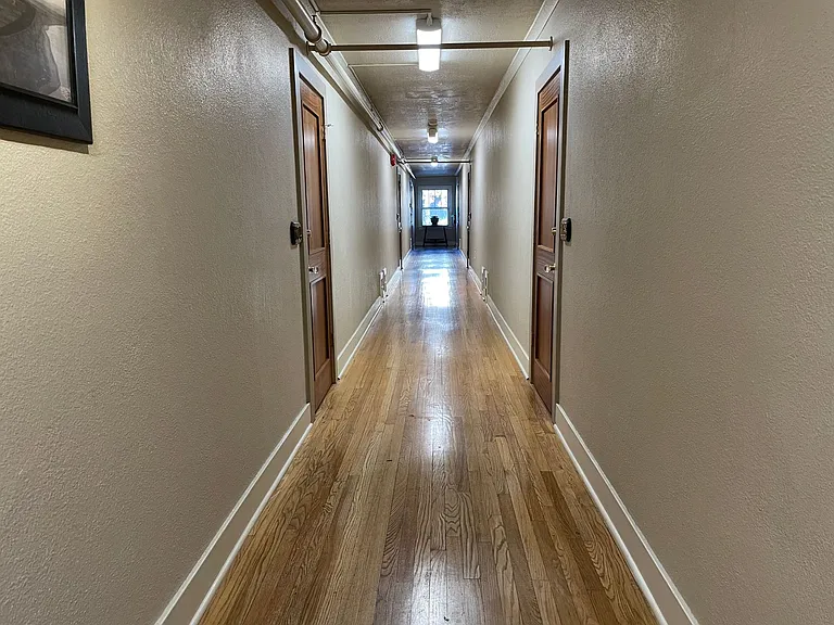 Beverly Court — Photo 12