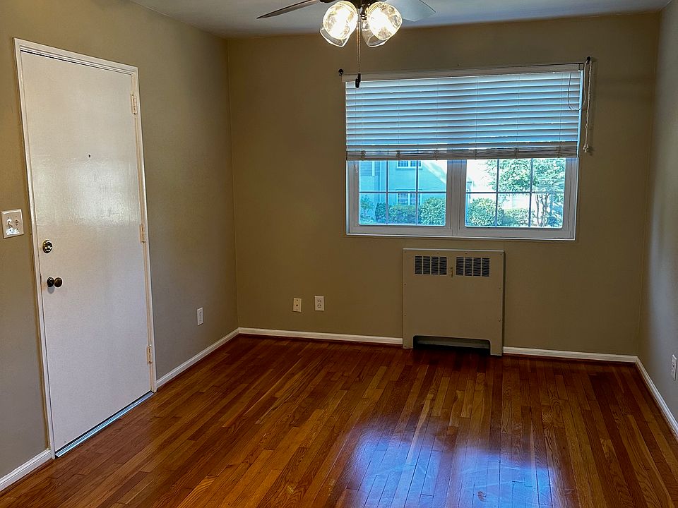 1st image of 100 Lewis Dr APT 21O
