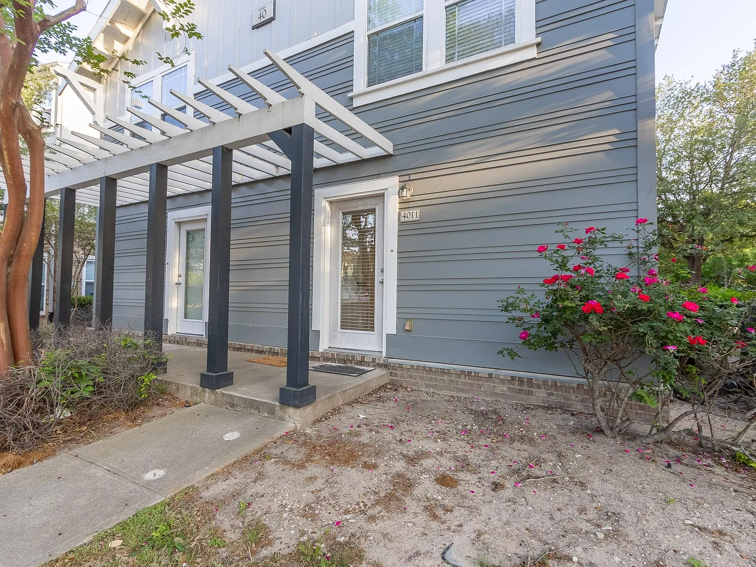 2 bed, 2.5 bath, 1228 sqft, $725 — Photo 2