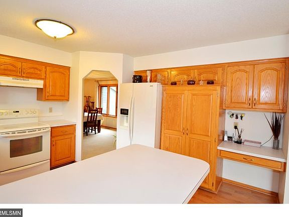 3rd image of 11935 Kenyon St NE