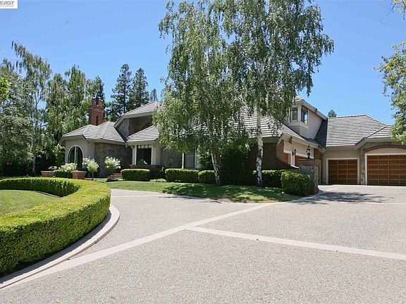 2nd image of 31 Deer Creek Ln