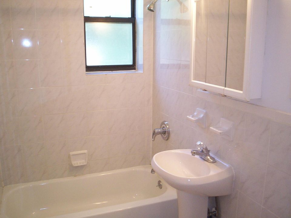 2nd image of 150 S Middle Neck Rd APT 3G