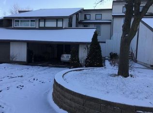 1230 W Baldwin Ct, Mequon, WI 53092