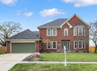 832 Crystal Lake Dr, Greenwood, IN