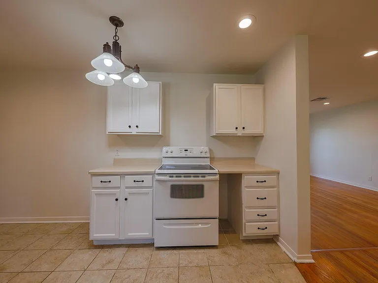 10038 Lazy Oaks St — Photo 4