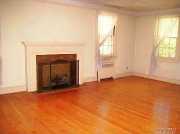 5th image of 136 Locust St