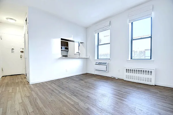 Rented by Urbane Brokerage | media 14