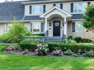 15 Margaret Ave, Lawrence, NY 11559