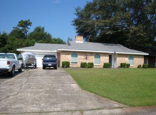 202 Country Club Dr, Picayune, MS 39466