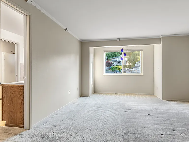 Master bedroom w/reading nook