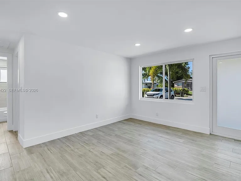 311 NW 12th Ave — Photo 5