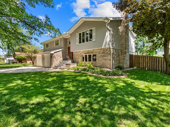 2513 Hickory Dr, Dyer, IN 46311