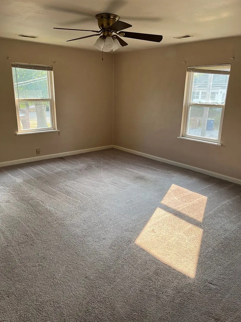 Spacious one bedroom apartment in Alton — Photo 3