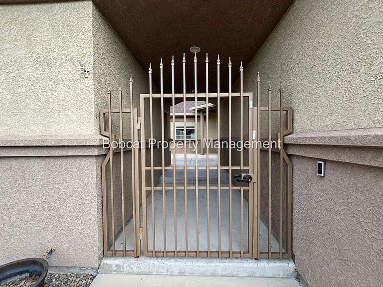 963 Ranchview Cir — Photo 3