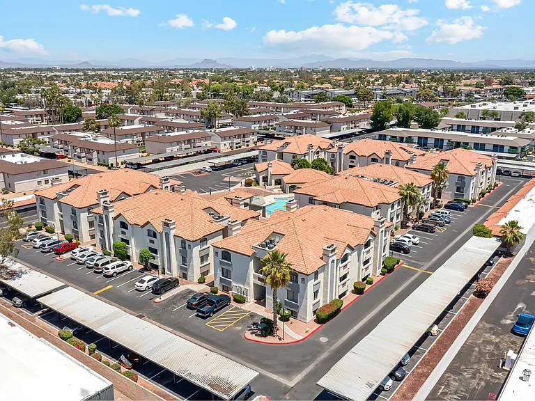 Twin Palms — Photo 35