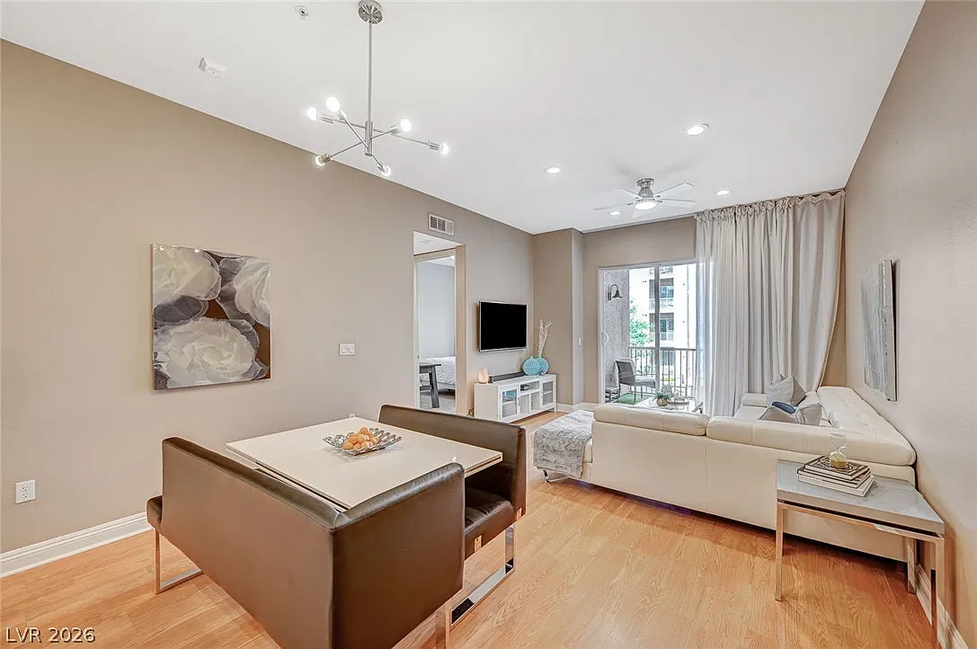 2 bed, 2.0 bath, 1086 sqft, $1,900 — Photo 1