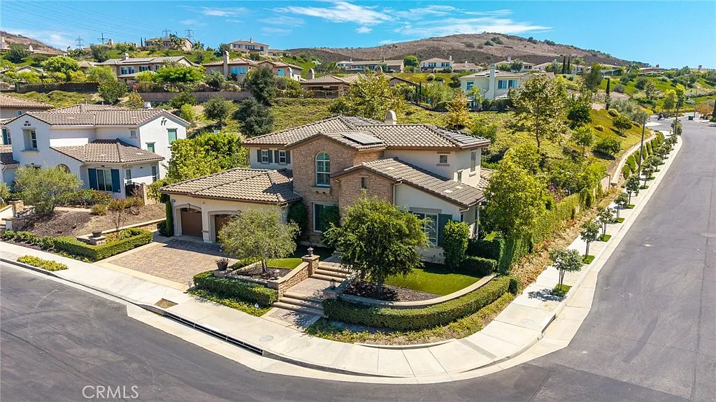 5 bed, 4.5 bath, 3595 sqft, $12,000 — Photo 3