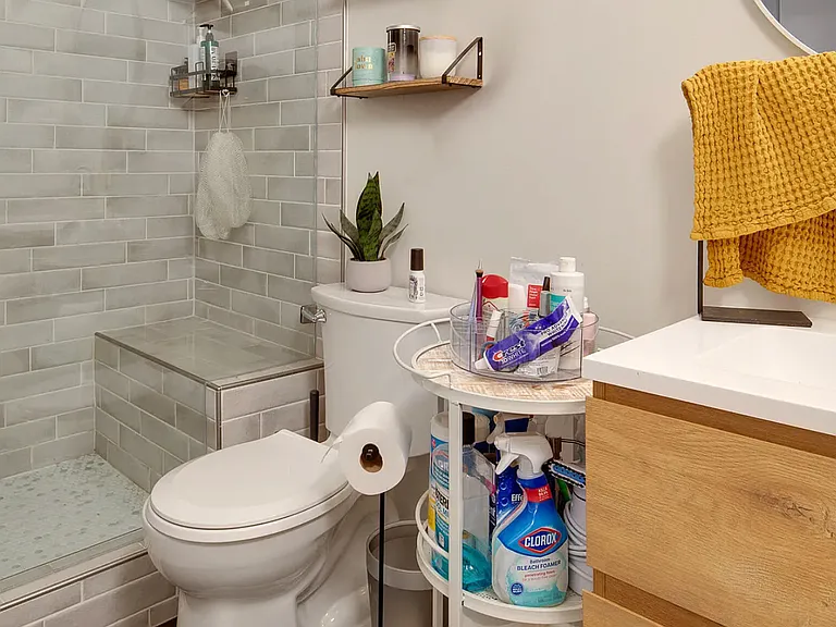 Updated bathroom with modern fixtures