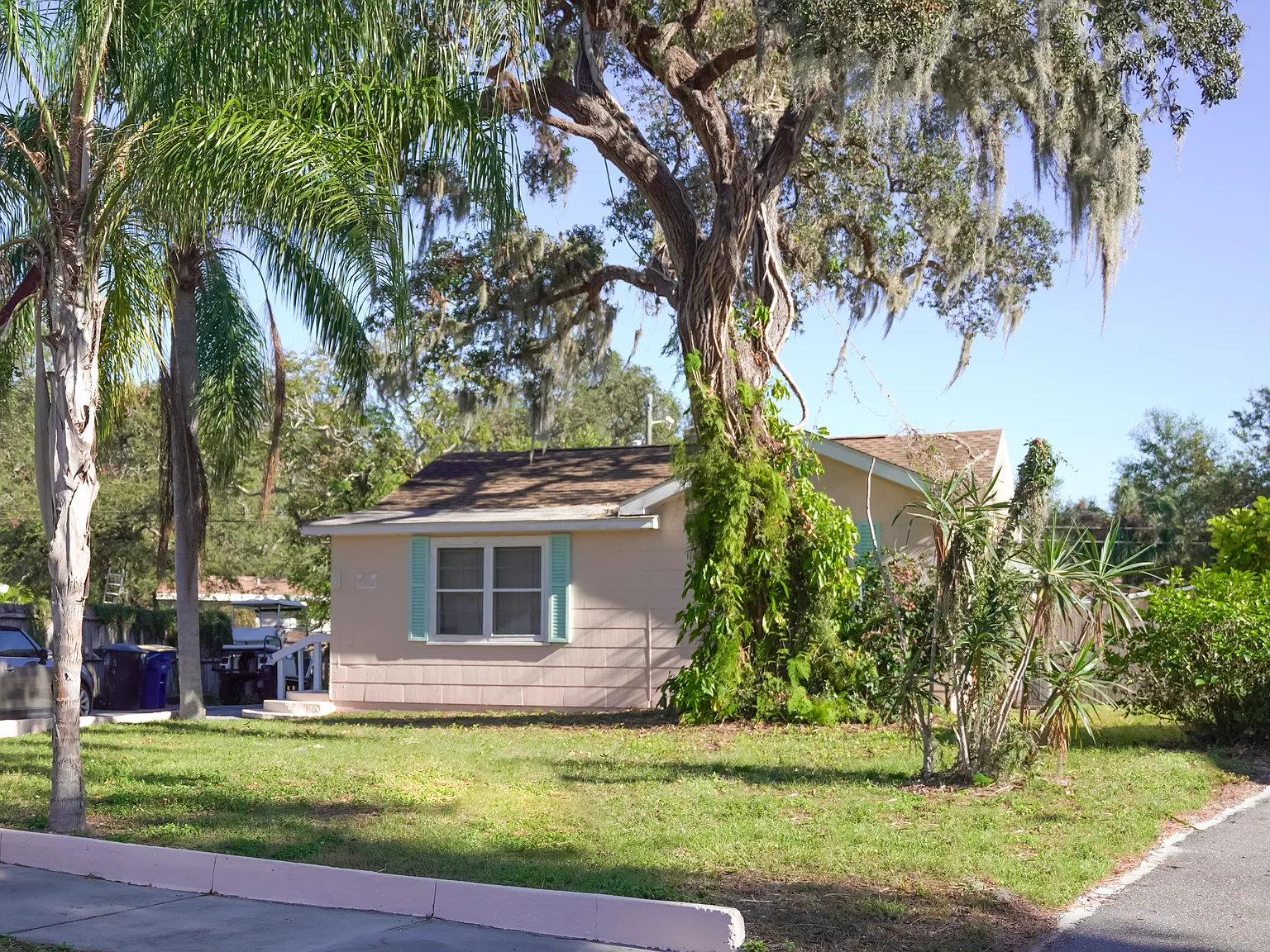 2 bed, 850 sqft, $2,400 — Photo 1