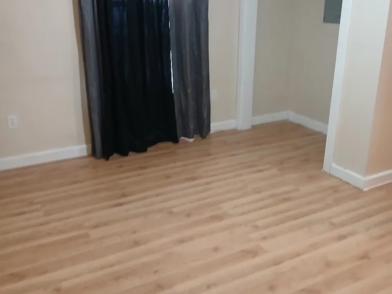 709B S Poplar St — Photo 6