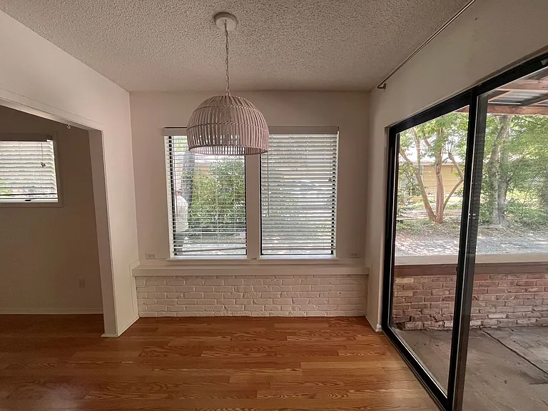2407A Winsted Ln — Photo 8