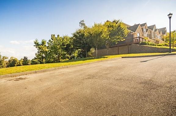 4th image of 305 Coldwater Dr