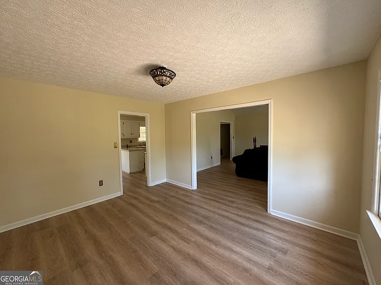1041 Limmerick Dr — Photo 12
