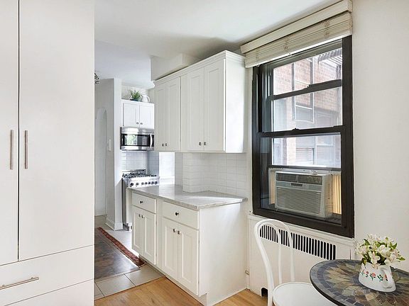 3rd image of 225 E 74th St APT 1G