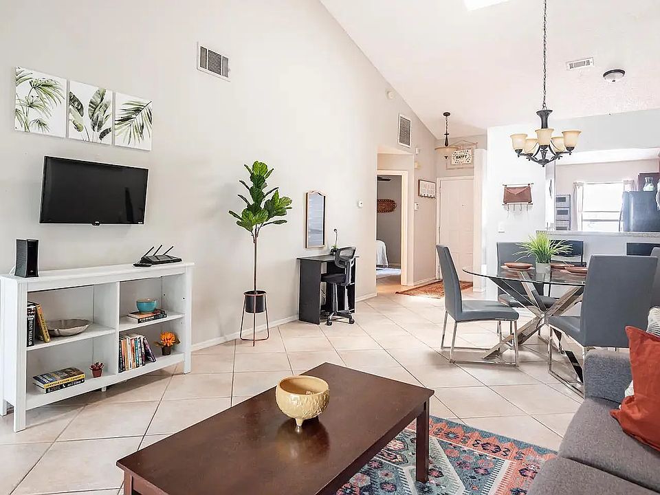 1st image of 134 Lakepointe Cir #1