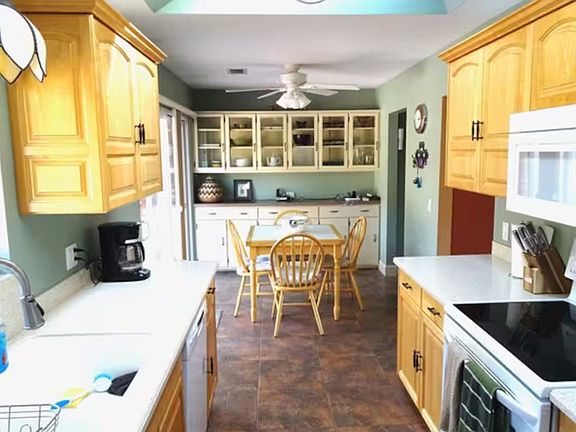 Full kitchen