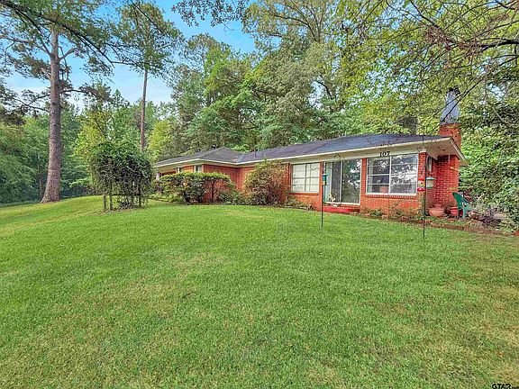 3rd image of 107 Lakeside Dr