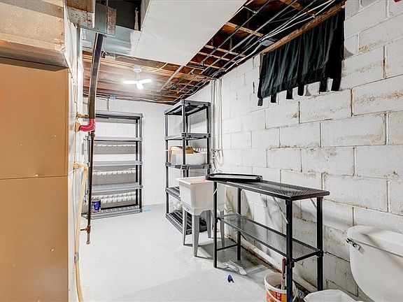 5th image of 302 3rd St NE