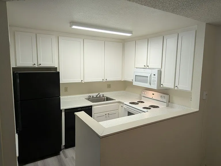 Eastlake Apartments — Photo 46