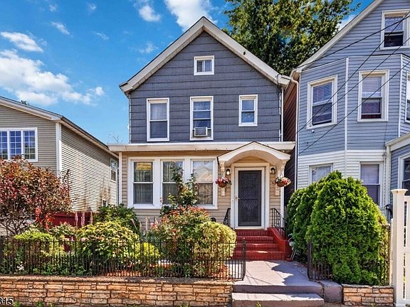 4th image of 12 Maple St