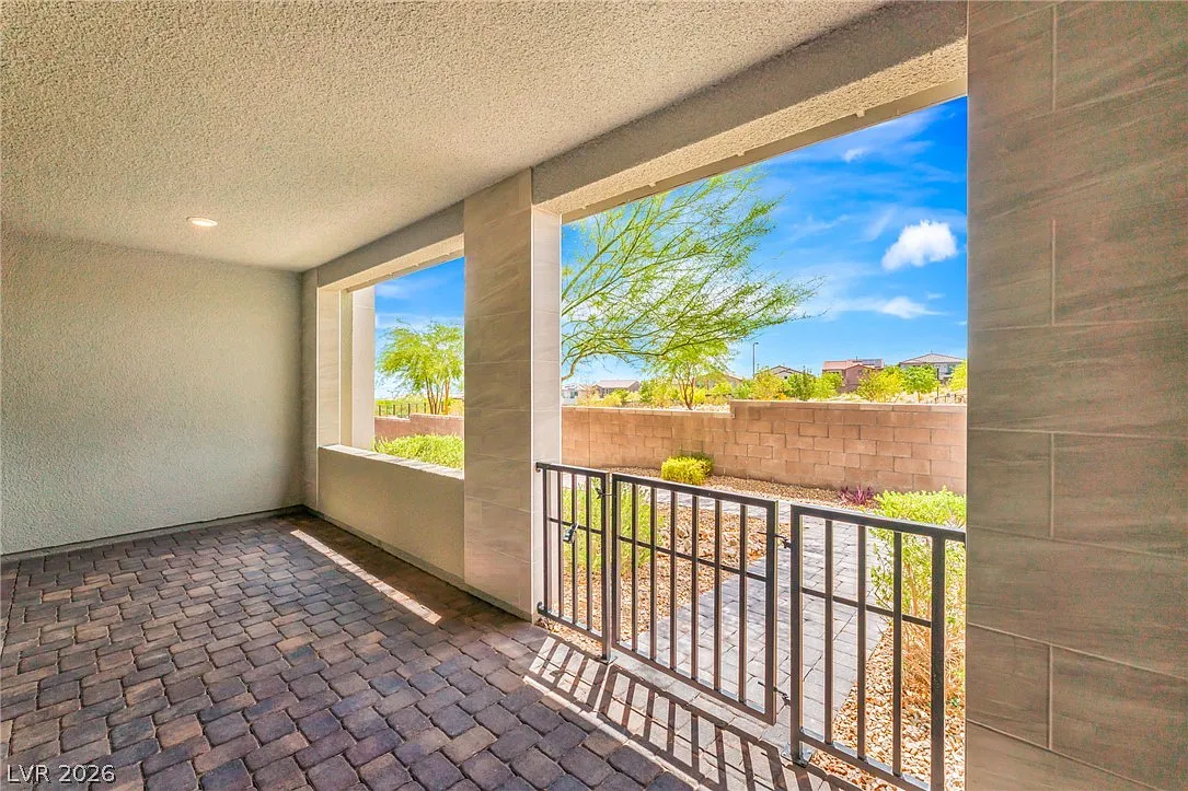 3 bed, 2.5 bath, 1599 sqft, $2,500 — Photo 3