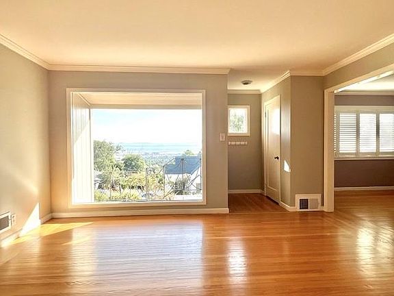 4th image of 1525 La Mesa Dr
