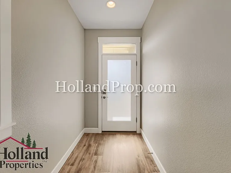 131 NE 30th Ave — Photo 4