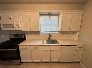 657 SW 14th St, Moore, OK 73160