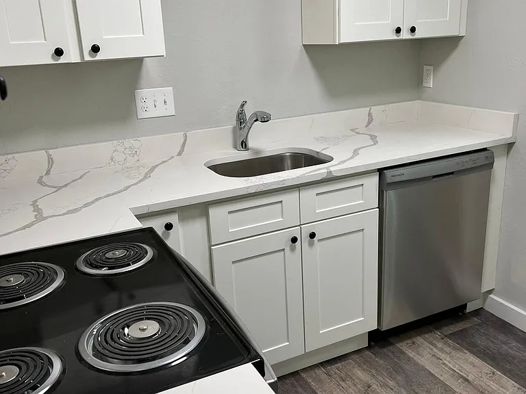 228 Parkwood Cir #4 — Photo 1