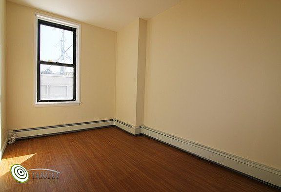 5th image of 6226 Myrtle Ave APT 2R