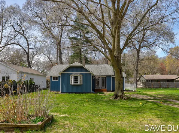 15242 152nd Ave, Spring Lake, MI 49456